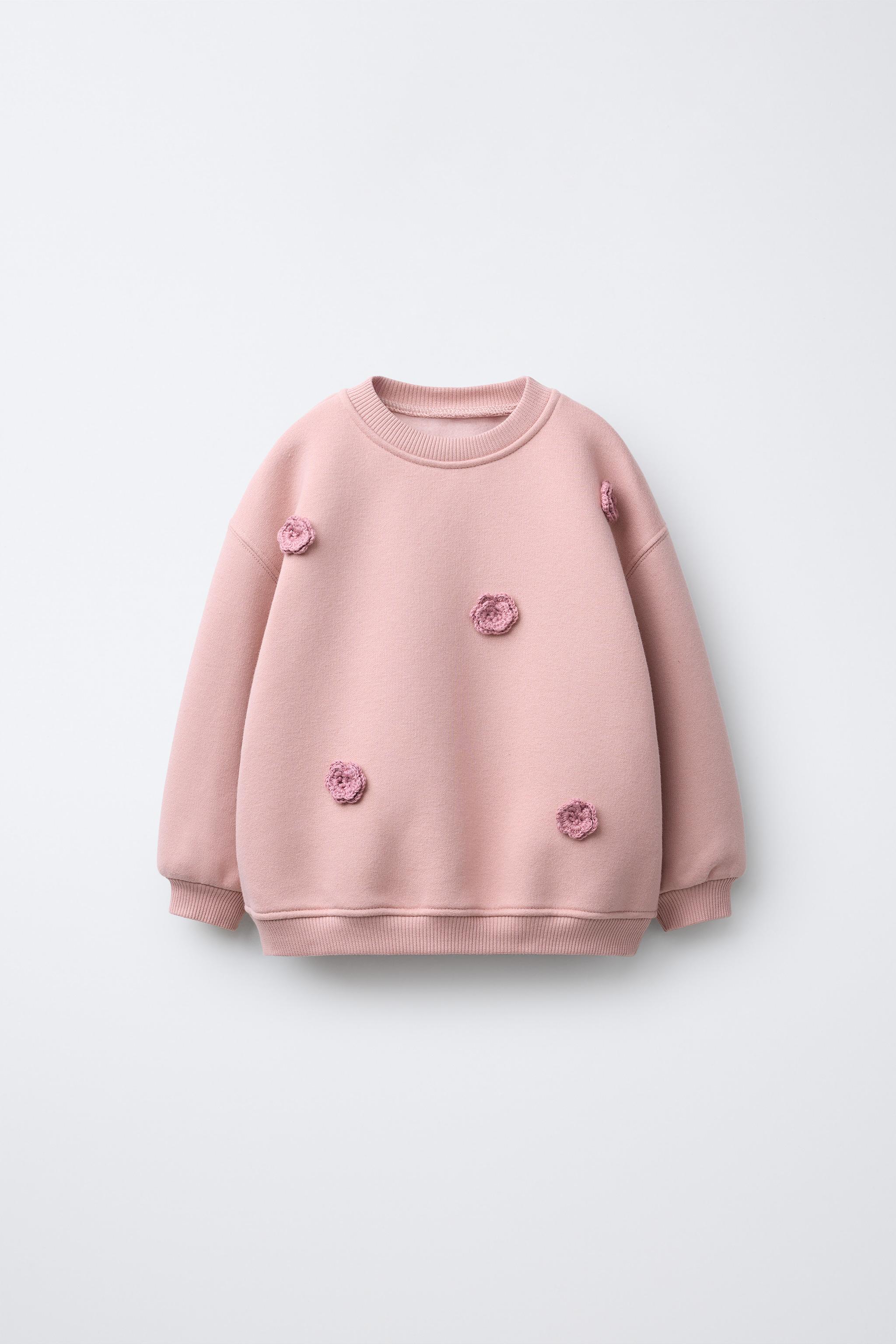 CROCHET APPLIQUÉ SWEATSHIRT